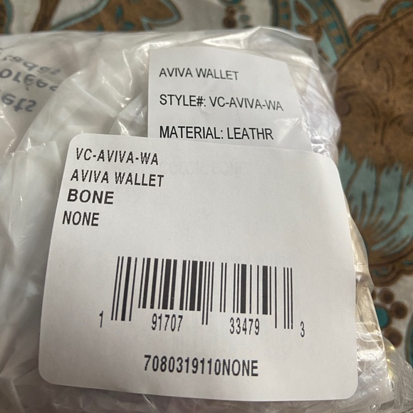 Vince Camuto Aviva Wallet Crossbody - Picture 9 of 10